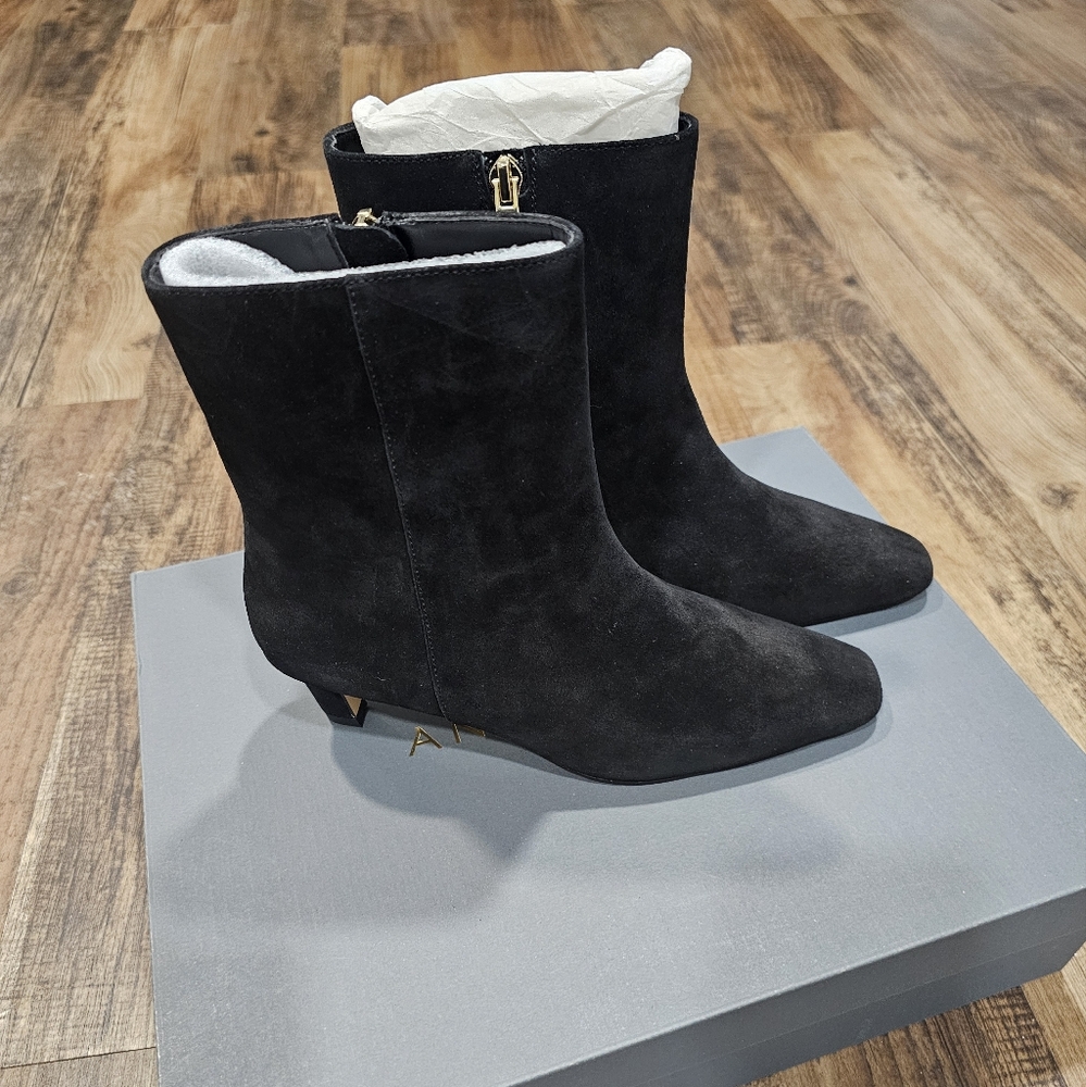 Ann Taylor Black Suede Skinny Heel Bootie Missy | Size 6 | New With Tags